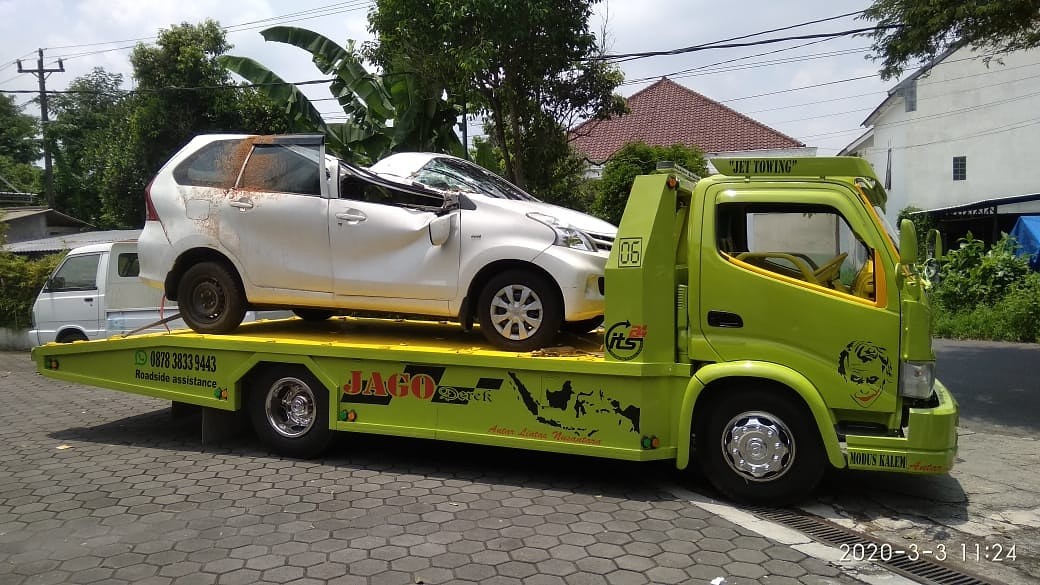 BIAYA DEREK TOWING MOBIL JOGJA  MURAH DI YOGYAKARTA 085101189443